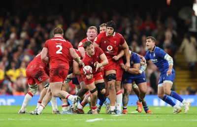 140326 - Wales v Italy, Guinness Six Nations 2026 - Alex Mann of Wales feeds the ball out to Dewi Lake of Wales