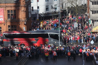 140326 - Wales v Italy - Guinness Six Nations - The Wales team bus arrives at Principality Stadium