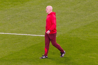 140326 - Wales v Italy - Guinness Six Nations - Wales head coach Steve Tandy during the warm up
