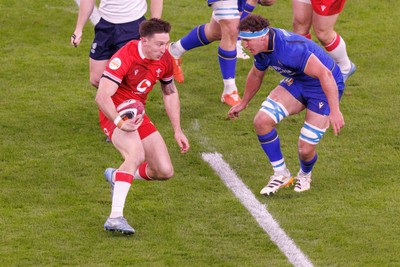 140326 - Wales v Italy - Guinness Six Nations - Josh Adams of Wales on the attack