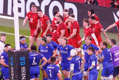 140326 - Wales v Italy - Guinness Six Nations - Wales celebrate after Aaron Wainwright of Wales scores a try