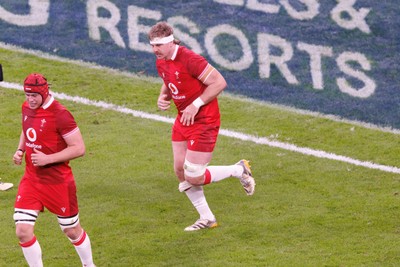 140326 - Wales v Italy - Guinness Six Nations - Aaron Wainwright of Wales after scoring a try