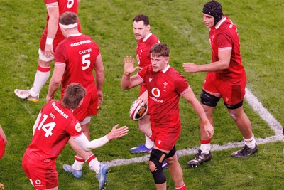 140326 - Wales v Italy - Guinness Six Nations - Alex Mann of Wales is congratulated by Ellis Mee