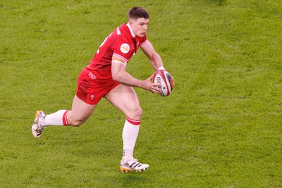 140326 - Wales v Italy - Guinness Six Nations - Joe Hawkins of Wales on the attack