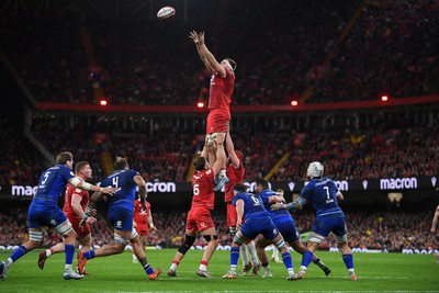 140326 - Wales v Italy - Guinness Men's Six Nations - Ben Carter of Wales wins the line-out