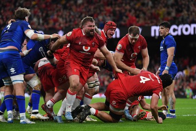 140326 - Wales v Italy - Guinness Men's Six Nations - Wales players celebrate after they power over to score a try