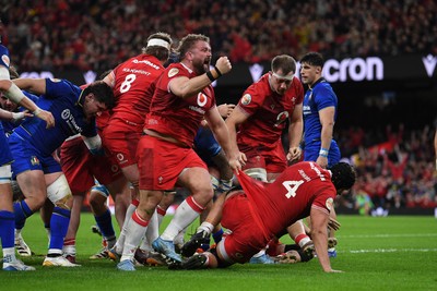 140326 - Wales v Italy - Guinness Men's Six Nations - Wales players celebrate after they power over to score a try