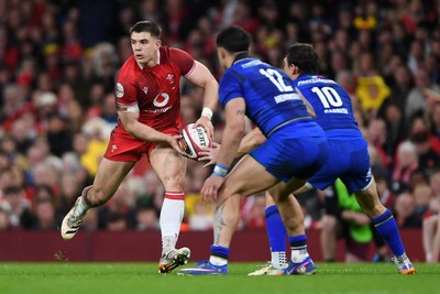 140326 - Wales v Italy - Guinness Men's Six Nations - Joe Hawkins of Wales is challenged by Tommaso ⁠Menoncello of Italy