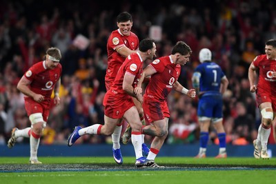 140326 - Wales v Italy - Guinness Men's Six Nations - Dan Edwards of Wales celebrates with team mates after kicking the ball to score a drop goal