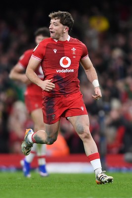 140326 - Wales v Italy - Guinness Men's Six Nations - Dan Edwards of Wales celebrates with team mates after kicking the ball to score a drop goal