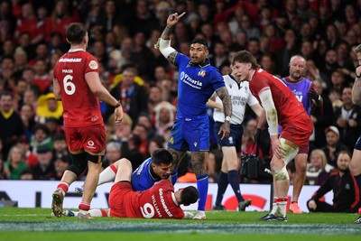 140326 - Wales v Italy - Guinness Men's Six Nations - Tommaso Allan of Italy scores a try