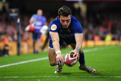140326 - Wales v Italy - Guinness Men's Six Nations - Paolo Garbisi of Italy scores a try