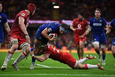 140326 - Wales v Italy - Guinness Men's Six Nations - Michele Lamaro of Italy is challenged by Blair Murray of Wales