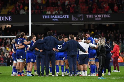 140326 - Wales v Italy - Guinness Men's Six Nations - Italy huddle