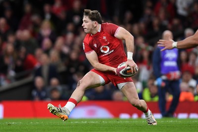 140326 - Wales v Italy - Guinness Men's Six Nations - Dan Edwards of Wales