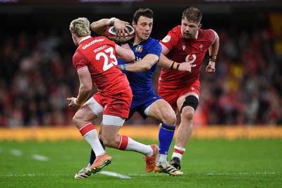 140326 - Wales v Italy - Guinness Men's Six Nations - Lorenzo Cannone of Italy  is challenged by Blair Murray of Wales