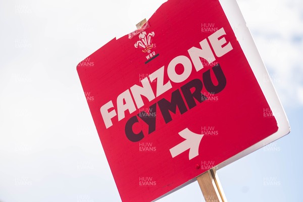 140326 - Wales v Italy - Guinness Six Nations - Fans Ahead of the game 