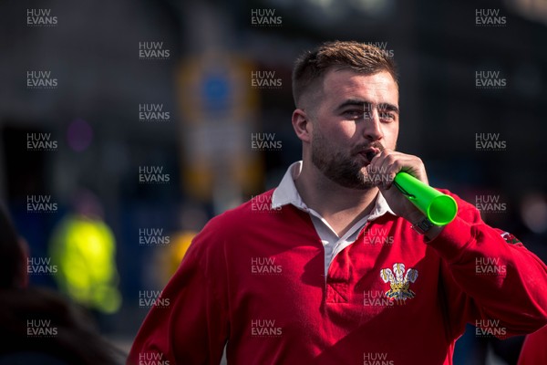 140326 - Wales v Italy - Guinness Six Nations - Fans Ahead of the game 