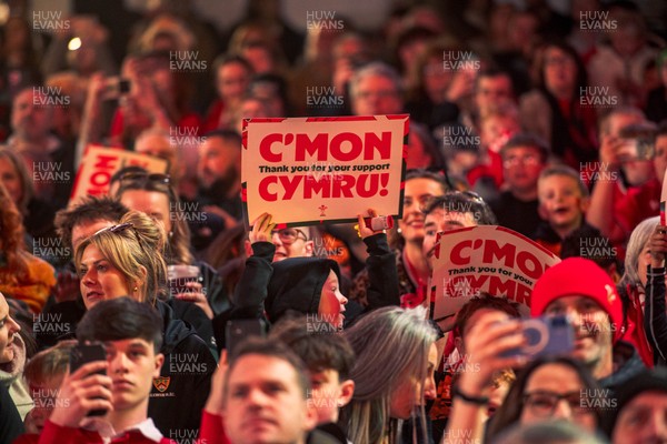 140326 - Wales v Italy - Guinness Six Nations - Fans During the Game