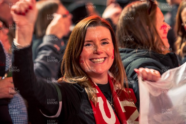 140326 - Wales v Italy - Guinness Six Nations - Fans During the Game