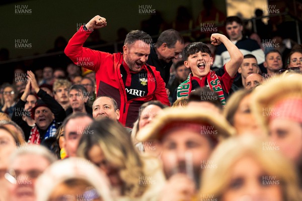 140326 - Wales v Italy - Guinness Six Nations - Fans During the Game