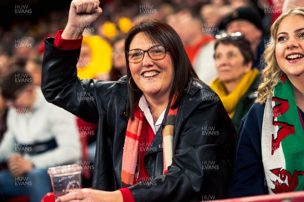140326 - Wales v Italy - Guinness Six Nations - Fans During the Game