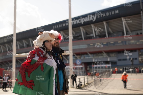 140326 - Wales v Italy - Guinness Six Nations - Fans Ahead of the game 