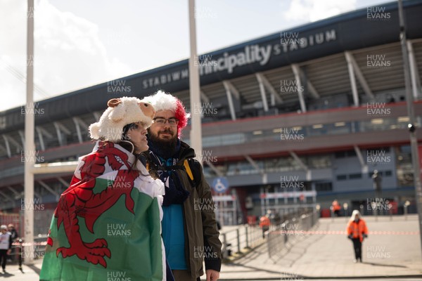 140326 - Wales v Italy - Guinness Six Nations - Fans Ahead of the game 