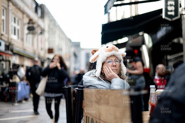 140326 - Wales v Italy - Guinness Six Nations - Fans Ahead of the game 