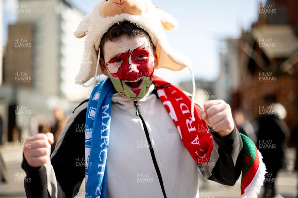 140326 - Wales v Italy - Guinness Six Nations - Fans Ahead of the game 