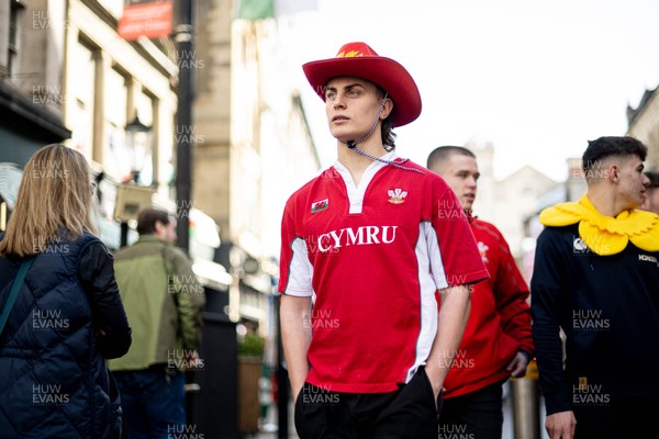 140326 - Wales v Italy - Guinness Six Nations - Fans Ahead of the game 