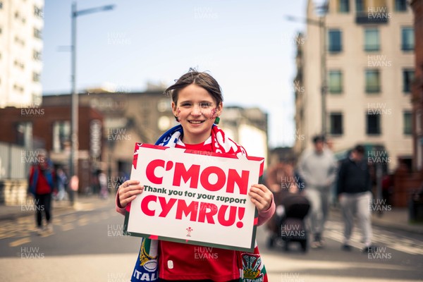 140326 - Wales v Italy - Guinness Six Nations - Fans Ahead of the game 