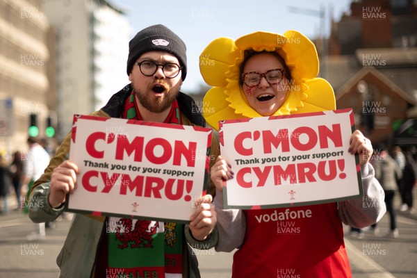 140326 - Wales v Italy - Guinness Six Nations - Fans Ahead of the game 