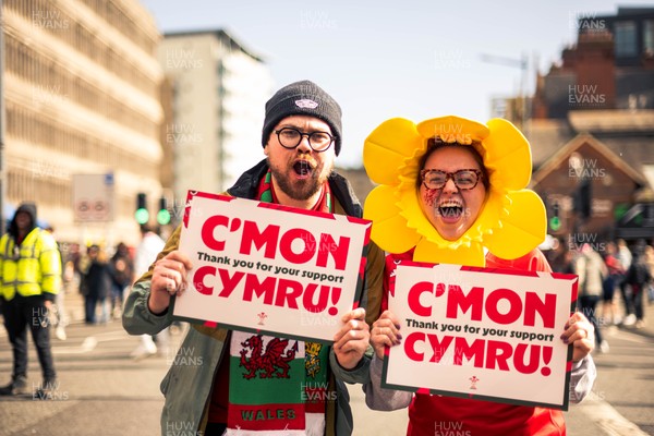 140326 - Wales v Italy - Guinness Six Nations - Fans Ahead of the game 