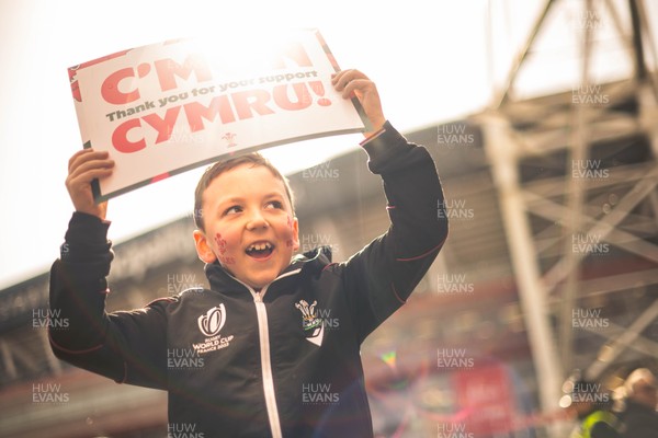140326 - Wales v Italy - Guinness Six Nations - Fans Ahead of the game 