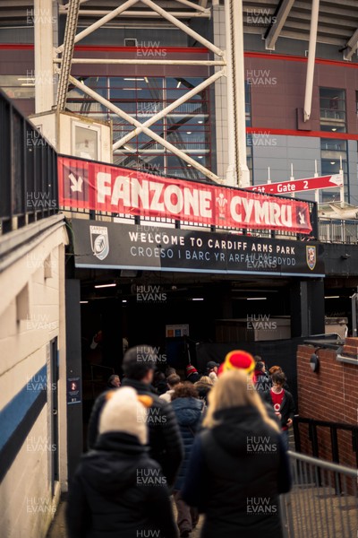 140326 - Wales v Italy - Guinness Six Nations - Fans Ahead of the game 