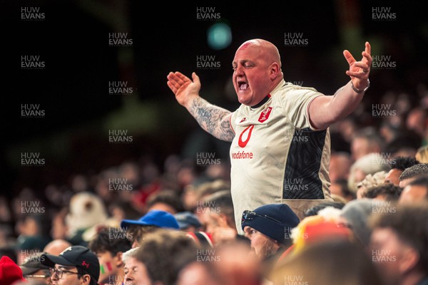 140326 - Wales v Italy - Guinness Six Nations - Fans During the Game