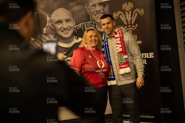 140326 - Wales v Italy - Guinness Six Nations - Fans Ahead of the game 