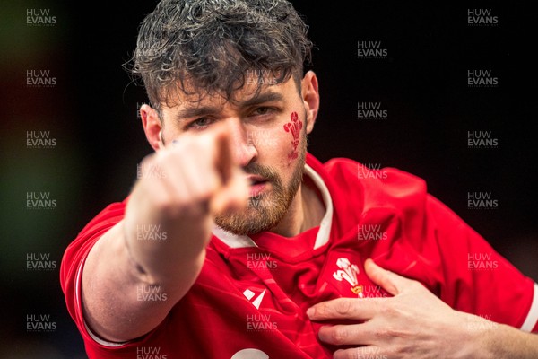 140326 - Wales v Italy - Guinness Six Nations - Fans During the Game