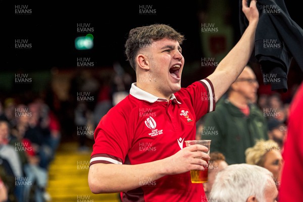 140326 - Wales v Italy - Guinness Six Nations - Fans During the Game
