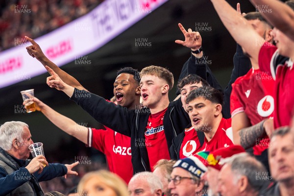 140326 - Wales v Italy - Guinness Six Nations - Fans During the Game