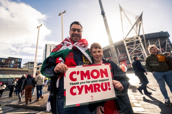 140326 - Wales v Italy - Guinness Six Nations - Fans Ahead of the game 