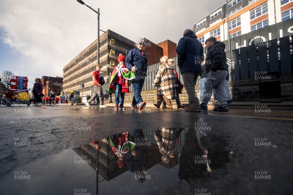 140326 - Wales v Italy - Guinness Six Nations - Fans Ahead of the game 