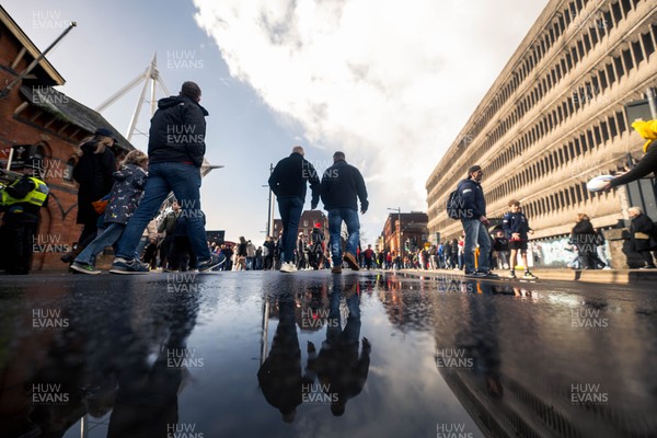 140326 - Wales v Italy - Guinness Six Nations - Fans Ahead of the game 