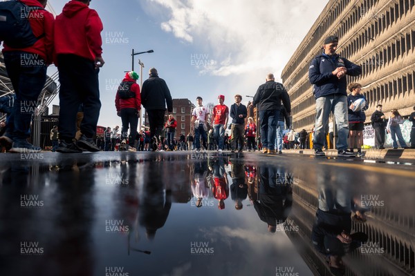 140326 - Wales v Italy - Guinness Six Nations - Fans Ahead of the game 