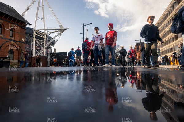 140326 - Wales v Italy - Guinness Six Nations - Fans Ahead of the game 