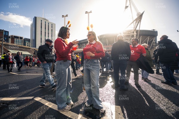 140326 - Wales v Italy - Guinness Six Nations - Fans Ahead of the game 