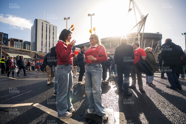 140326 - Wales v Italy - Guinness Six Nations - Fans Ahead of the game 