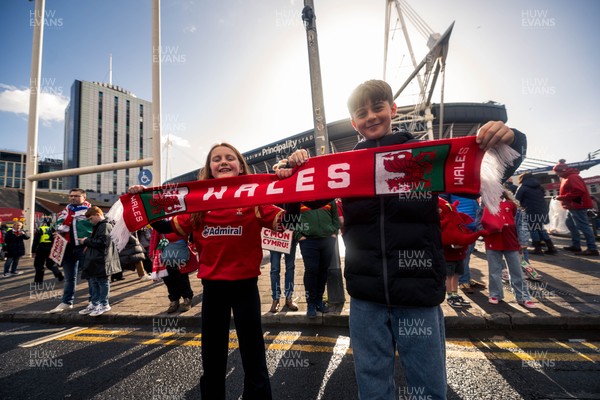 140326 - Wales v Italy - Guinness Six Nations - Fans Ahead of the game 