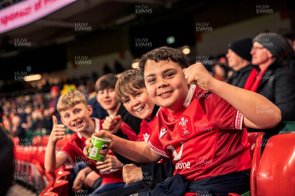 140326 - Wales v Italy - Guinness Six Nations - Fans During the Game
